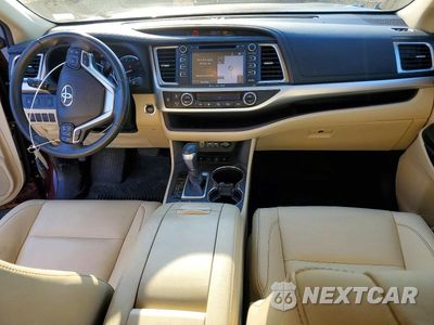 Zdjęcie 8 z 14 samochodu: 2019 TOYOTA HIGHLANDER XLE VIN:5TDJZRFH5KS737593 - miniatura