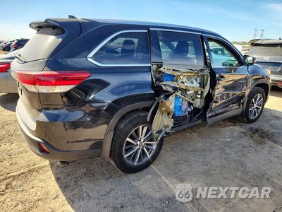 Trzecie zdjęcie samochodu z tyłu: 2019 TOYOTA HIGHLANDER XLE VIN:5TDJZRFH9KS592719 - miniatura