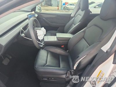 Zdjęcie 7 z 13 samochodu: 2026 TESLA MODEL Y VIN:7SAYGDEE1TA443239 - miniatura