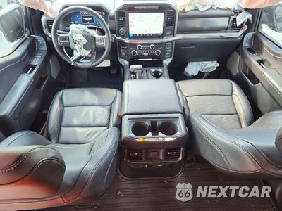 Zdjęcie 8 z 12 samochodu: 2024 FORD F150 LARIAT VIN:1FTFW5L50RFC20956 - miniatura