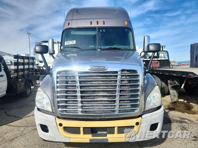 Piąte zdjęcie samochodu w środku: 2008 FREIGHTLINER CASCADIA SEMI TRUCK VIN:1FUJGLCK78LZ65858 - miniatura
