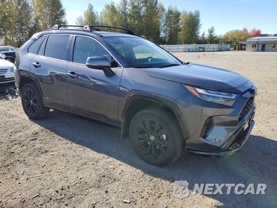 Czwarte zdjęcie samochodu z boku: 2024 TOYOTA RAV4 SE VIN:JTM16RFV8RJ046158 - miniatura