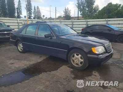 Czwarte zdjęcie samochodu z boku: 1998 MERCEDES-BENZ S 500 VIN:WDBGA51G1WA383694 - miniatura