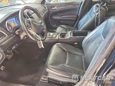 Zdjęcie 7 z 12 samochodu: 2016 CHRYSLER 300C VIN:2C3CCAKG9GH244258 - miniatura
