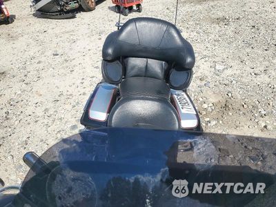 Piąte zdjęcie samochodu w środku: 2010 HARLEY-DAVIDSON FLHTCU VIN:1HD1FC416AB607533 - miniatura