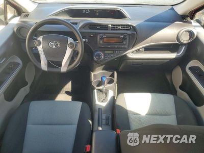 Zdjęcie 8 z 12 samochodu: 2014 TOYOTA PRIUS C TWO VIN:JTDKDTB33E1559629 - miniatura