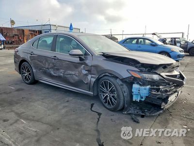 Czwarte zdjęcie samochodu z boku: 2024 TOYOTA CAMRY HYBRID SE VIN:4T1S31AK7RU629455 - miniatura