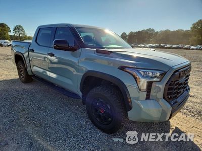 Czwarte zdjęcie samochodu z boku: 2022 TOYOTA TUNDRA TRD PRO HV VIN:5TFPC5DB5NX010018 - miniatura