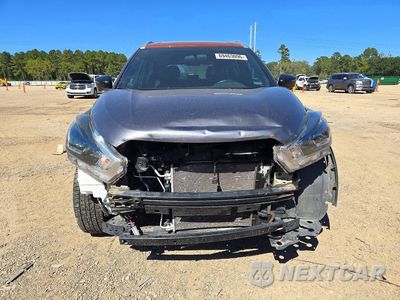 Piąte zdjęcie samochodu w środku: 2019 NISSAN KICKS SR VIN:3N1CP5CU1KL510175 - miniatura