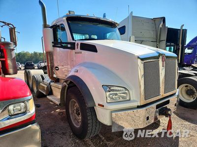 Czwarte zdjęcie samochodu z boku: 2018 KENWORTH T880 SEMI TRUCK VIN:1XKZP4TX0JJ207006 - miniatura