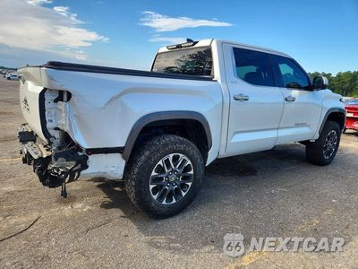 Trzecie zdjęcie samochodu z tyłu: 2025 TOYOTA TUNDRA CREWMAX LIMITED VIN:5TFJA5DB4SX264066 - miniatura