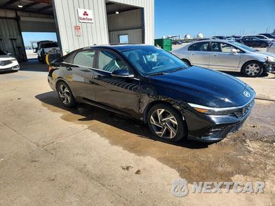 Czwarte zdjęcie samochodu z boku: 2025 HYUNDAI ELANTRA LIMITED VIN:KMHLP4DG8SU995447 - miniatura