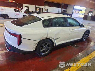 Trzecie zdjęcie samochodu z tyłu: 2025 KIA K4 LXS VIN:3KPFT4DE9SE112417 - miniatura