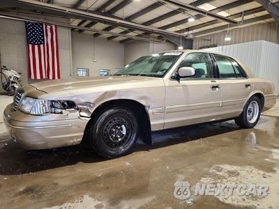 1999 FORD CROWN VICTORIA LX 2FAFP74W4XX236665 - główne zdjęcie licytacji z USA - miniatura