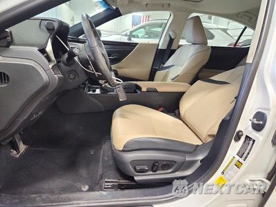 Zdjęcie 7 z 13 samochodu: 2021 LEXUS ES 300H VIN:58ADA1C17MU009015 - miniatura