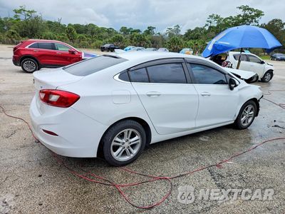 Trzecie zdjęcie samochodu z tyłu: 2018 CHEVROLET CRUZE LT VIN:1G1BE5SMXJ7106156 - miniatura