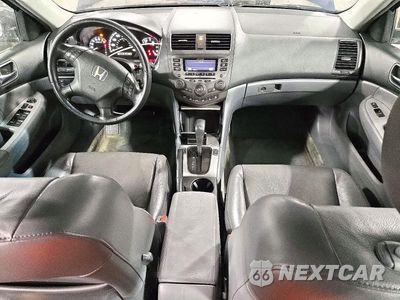 Zdjęcie 8 z 13 samochodu: 2007 HONDA ACCORD EX VIN:1HGCM56847A158472 - miniatura