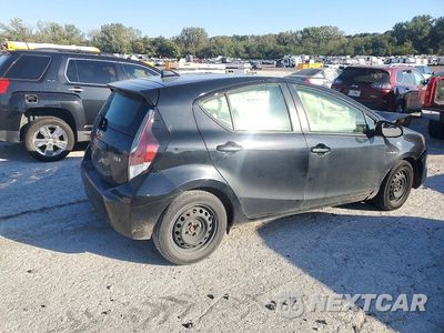 Trzecie zdjęcie samochodu z tyłu: 2016 TOYOTA PRIUS C TWO VIN:JTDKDTB35G1138255 - miniatura