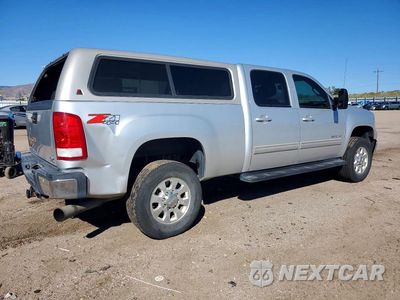 Trzecie zdjęcie samochodu z tyłu: 2013 GMC SIERRA K2500 SLT VIN:1GT121C87DF159459 - miniatura