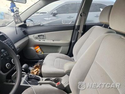 Zdjęcie 7 z 12 samochodu: 2009 KIA SPECTRA LX VIN:KNAFE221295647316 - miniatura