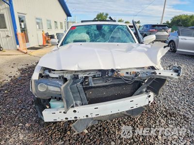 Piąte zdjęcie samochodu w środku: 2015 CHRYSLER 300 S VIN:2C3CCABG3FH837581 - miniatura