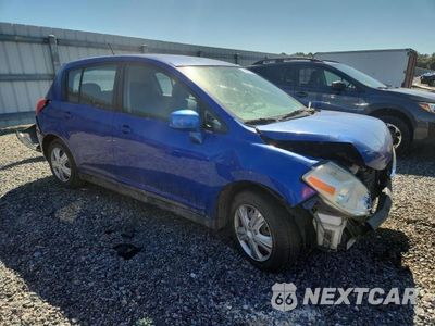 Czwarte zdjęcie samochodu z boku: 2010 NISSAN VERSA 1.8 S VIN:3N1BC1CP8AL375396 - miniatura