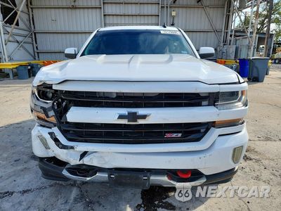 Piąte zdjęcie samochodu w środku: 2017 CHEVROLET SILVERADO K1500 LT VIN:3GCUKREC4HG123326 - miniatura