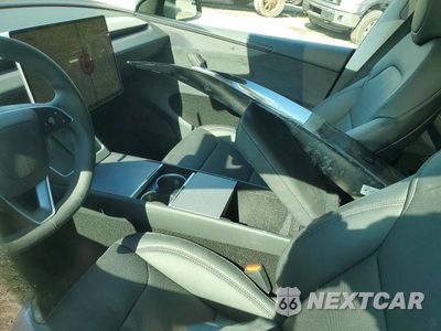 Zdjęcie 8 z 12 samochodu: 2026 TESLA MODEL Y VIN:7SAYGDEE1TA622848 - miniatura