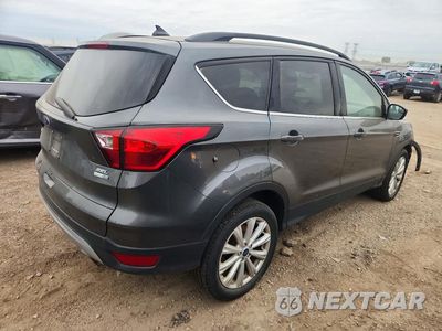 Trzecie zdjęcie samochodu z tyłu: 2019 FORD ESCAPE SEL VIN:1FMCU9HD8KUA66302 - miniatura