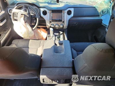Zdjęcie 8 z 12 samochodu: 2017 TOYOTA TUNDRA CREWMAX SR5 VIN:5TFEM5F16HX121349 - miniatura