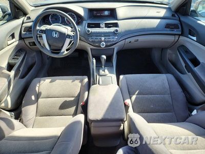 Zdjęcie 8 z 12 samochodu: 2010 HONDA ACCORD LX VIN:1HGCP2F39AA184101 - miniatura