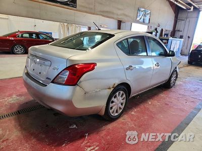 Trzecie zdjęcie samochodu z tyłu: 2012 NISSAN VERSA 1.6 S VIN:3N1CN7AP8CL909732 - miniatura