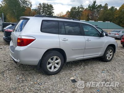 Trzecie zdjęcie samochodu z tyłu: 2010 TOYOTA HIGHLANDER BASE VIN:5TDBK3EH4AS016493 - miniatura