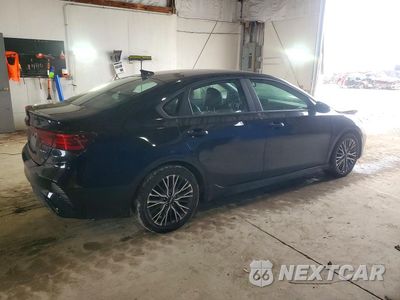 Trzecie zdjęcie samochodu z tyłu: 2023 KIA FORTE GT LINE VIN:3KPF54ADXPE655479 - miniatura