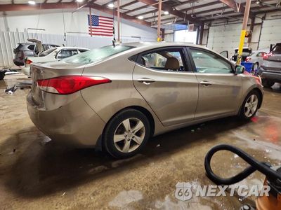 Trzecie zdjęcie samochodu z tyłu: 2013 HYUNDAI ELANTRA GLS VIN:5NPDH4AE6DH384662 - miniatura