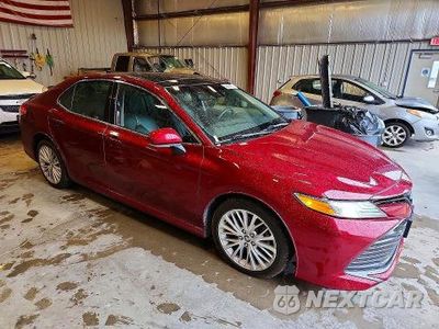 Czwarte zdjęcie samochodu z boku: 2019 TOYOTA CAMRY XLE VIN:4T1B11HKXKU726408 - miniatura