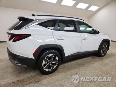 Trzecie zdjęcie samochodu z tyłu: 2026 HYUNDAI TUCSON SEL VIN:5NMJB3DE1TH723107 - miniatura