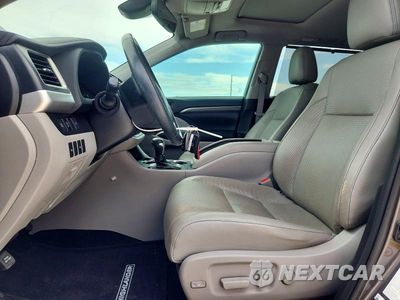 Zdjęcie 7 z 14 samochodu: 2019 TOYOTA HIGHLANDER LIMITED VIN:5TDYZRFH0KS337665 - miniatura