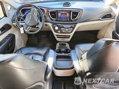 Zdjęcie 8 z 14 samochodu: 2017 CHRYSLER PACIFICA TOURING L VIN:2C4RC1BG0HR509246 - miniatura