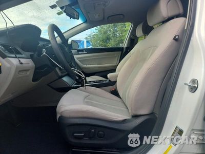 Zdjęcie 7 z 12 samochodu: 2017 HYUNDAI SONATA SPORT VIN:5NPE34AF3HH466074 - miniatura