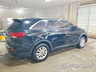 Trzecie zdjęcie samochodu z tyłu: 2019 KIA SORENTO L VIN:5XYPG4A36KG561391 - miniatura