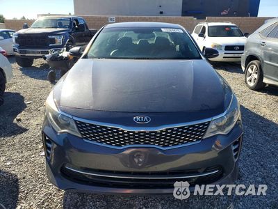 Piąte zdjęcie samochodu w środku: 2017 KIA OPTIMA SX VIN:5XXGW4L21HG143311 - miniatura