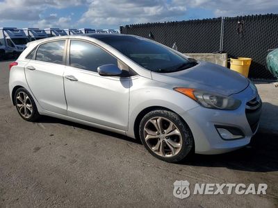 Czwarte zdjęcie samochodu z boku: 2014 HYUNDAI ELANTRA GT BASE VIN:KMHD35LH7EU165031 - miniatura