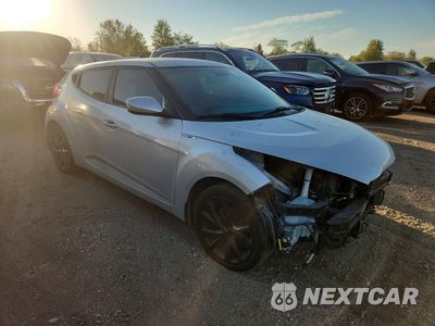 Czwarte zdjęcie samochodu z boku: 2017 HYUNDAI VELOSTER BASE VIN:KMHTC6AD1HU304916 - miniatura