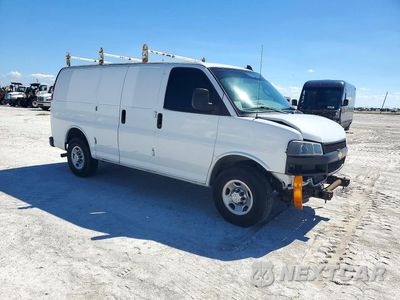 Czwarte zdjęcie samochodu z boku: 2020 CHEVROLET EXPRESS G2500 VIN:1GCWGAFG1L1240138 - miniatura