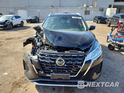 Piąte zdjęcie samochodu w środku: 2021 NISSAN KICKS SV VIN:3N1CP5CV0ML523981 - miniatura
