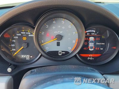 Zdjęcie 9 z 12 samochodu: 2016 PORSCHE CAYMAN GT4 VIN:WP0AC2A84GK191612 - miniatura