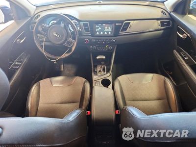 Zdjęcie 8 z 13 samochodu: 2017 KIA NIRO EX VIN:KNDCC3LC7H5050615 - miniatura
