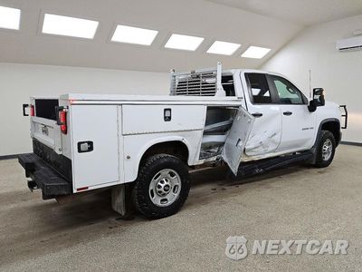Trzecie zdjęcie samochodu z tyłu: 2024 CHEVROLET SILVERADO K2500 HEAVY DUTY VIN:1GB2YLE74RF403647 - miniatura