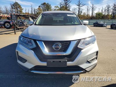 Piąte zdjęcie samochodu w środku: 2019 NISSAN ROGUE S VIN:5N1AT2MV6KC814941 - miniatura